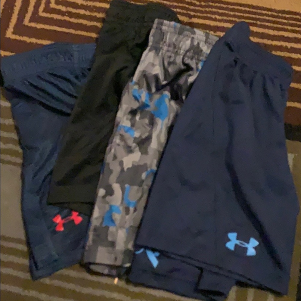 UNDER ARMOUR BOYS SHORTS